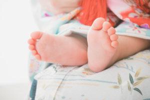 【開張足】赤ちゃんの足は扁平足