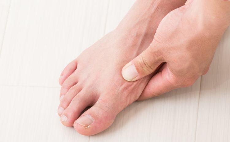 足の臭いが改善しない時は病院へ行くべき 水虫のほか意外な病気が原因の可能性も 病気スコープ