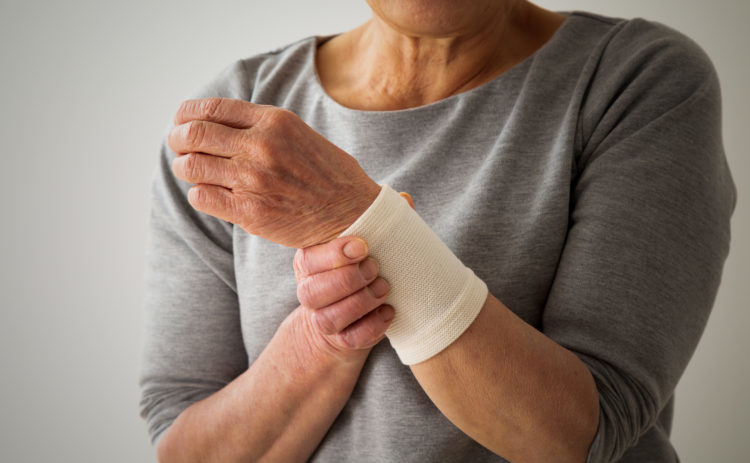手首の痛みの原因は 骨折や病気の可能性も 痛む場所別に対処法も解説 病気スコープ