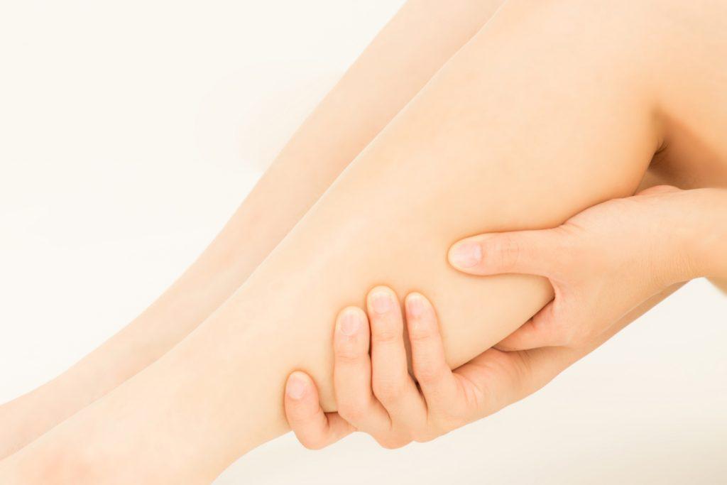足の指がつる原因は冷えや脱水症状 その解消方法と予防法は 病気スコープ