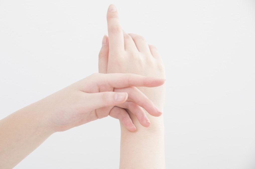 突き指と骨折の見分け方 症状にどんな違いがある 治療法や期間は 病気スコープ